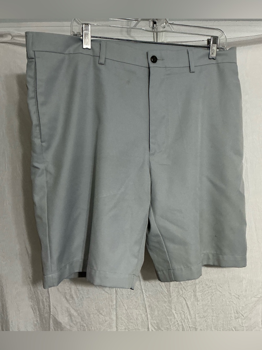 Men's Flat-Front Shorts in Light Gray